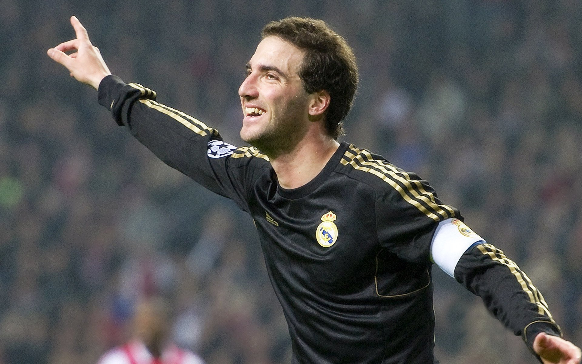 世界杯：裁判将比赛收入一部分捐给青少年项目 被球迷称为“精神富翁”